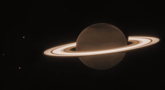 James Webb Telescope Reveals Spectacular Photo of Saturn and Its