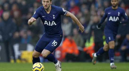 Kane fully committed to Tottenham says manager