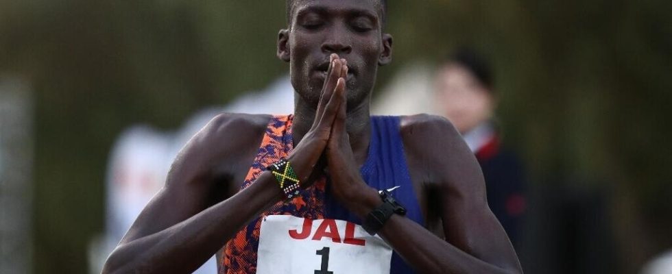 Kenyan marathon runner Titus Ekiru suspended for doping