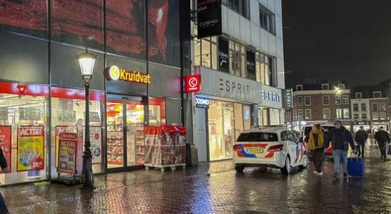 Man with carving knife committed robbery at Kruidvat because he