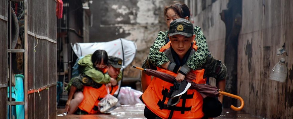 Many dead in rainy weather in China