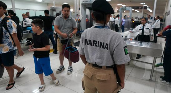 Mexicos military takes over airport