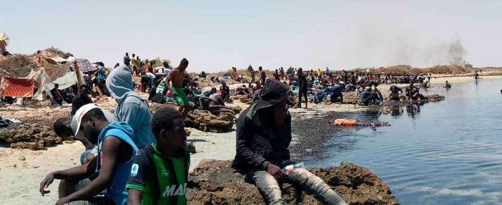 Migrants rescued in Tunisian desert