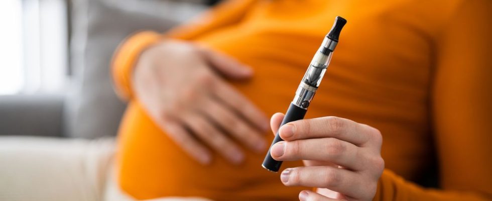 Pregnant woman vaping is as dangerous as smoking during pregnancy
