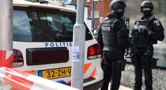 Raid of heavily armed agents furniture store Amsterdamsestraatweg was arrested