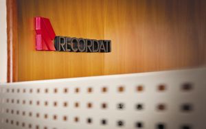 Recordati celebrates the signing of an agreement with GSK
