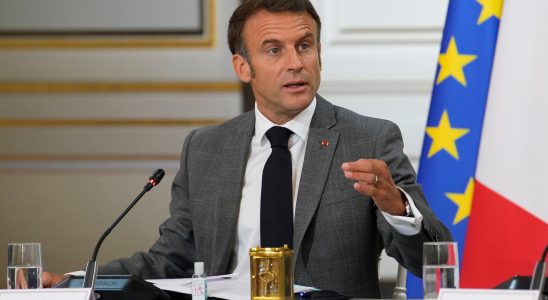 Reshuffle Emmanuel Macron asks his ministers to be exemplary