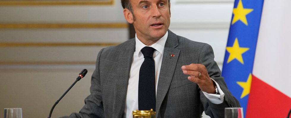 Reshuffle Emmanuel Macron asks his ministers to be exemplary