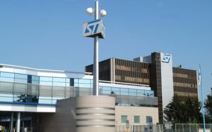 STMicroelectronics in red with tech sector