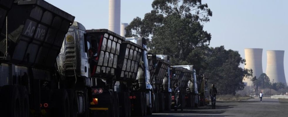 South Africa a series of mysterious truck fires sows concern