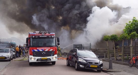 Strong clouds of smoke above Bunschoten Spakenburg due to fire at