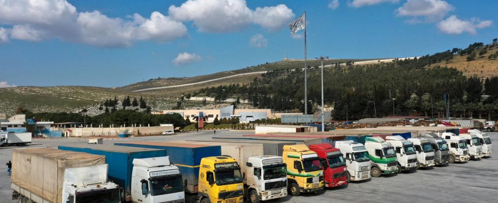 Syria opens aid corridor to rebel area