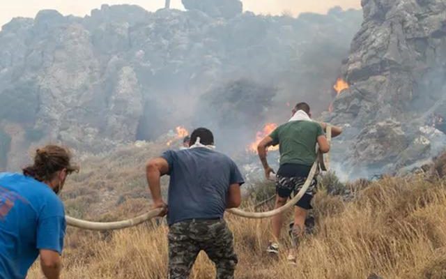 Turkish citizens were evacuated in the forest fire on Rhodes