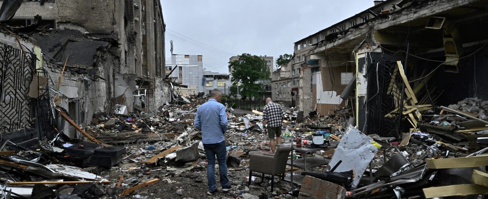 War in Ukraine at least 4 dead in a strike