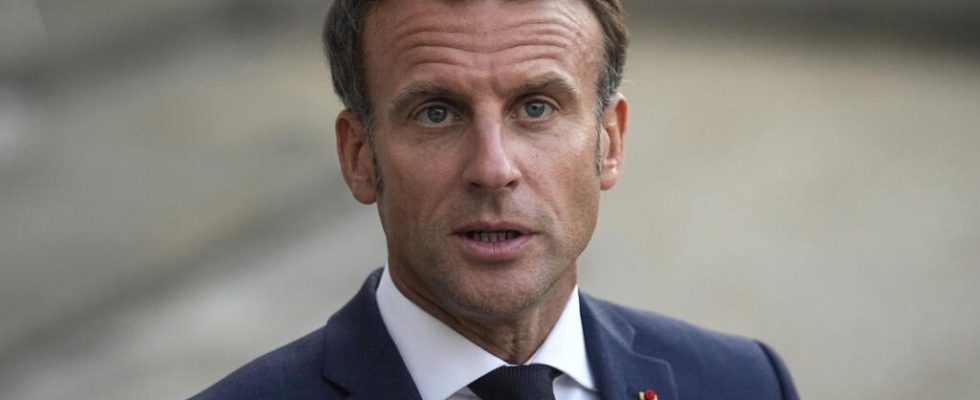 after the government reshuffle Emmanuel Macron sets the course