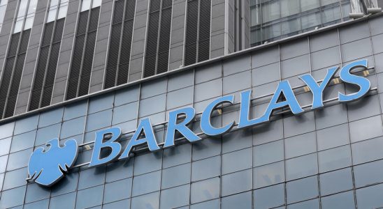 Barclays ready to move its European headquarters to Paris It