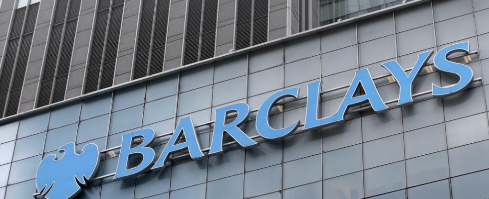 Barclays ready to move its European headquarters to Paris It