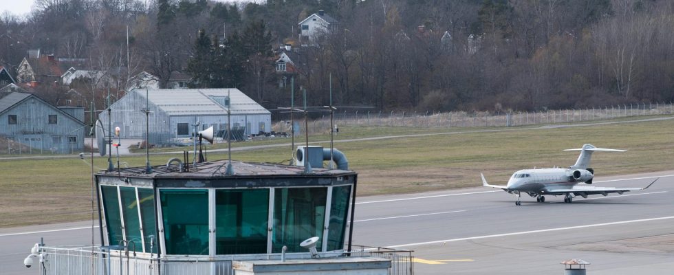 Belgian aircraft on its way to Bromma had to turn