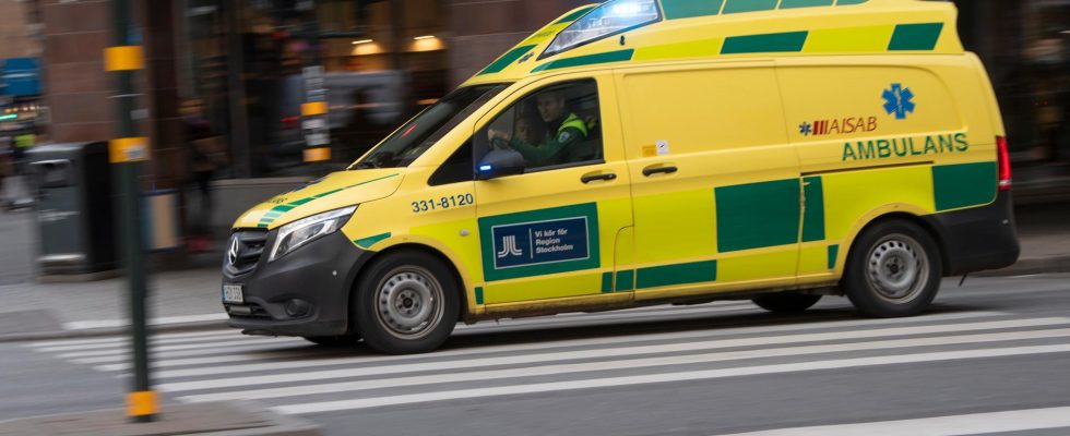 Cyclist seriously injured believed to be an accident of