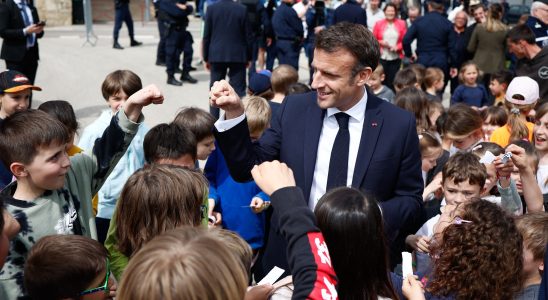 Education new reserved area ​​what is Emmanuel Macron playing at