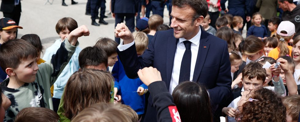Education new reserved area ​​what is Emmanuel Macron playing at