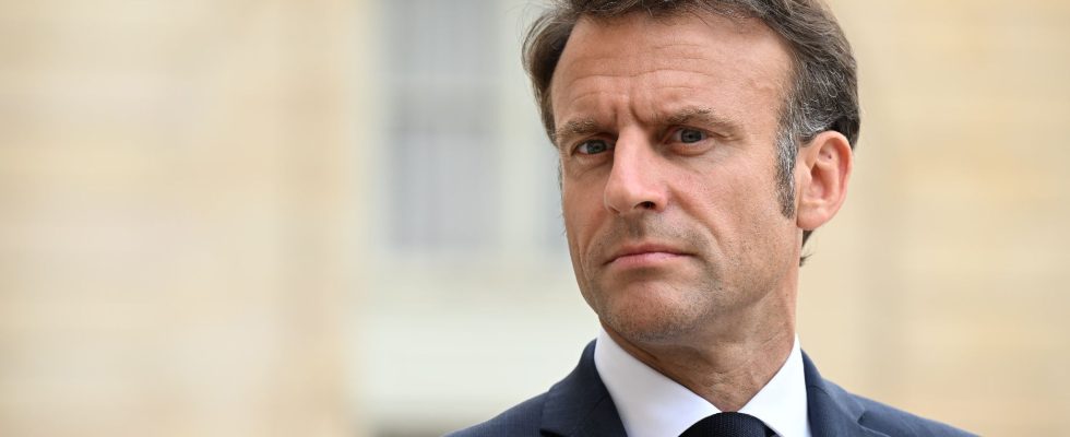 Emmanuel Macron his secret plan to seduce the parties