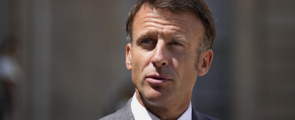 Emmanuel Macron invites the leaders of political parties to a