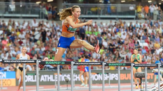 Femke Bol with ease to the final 400 meters hurdles