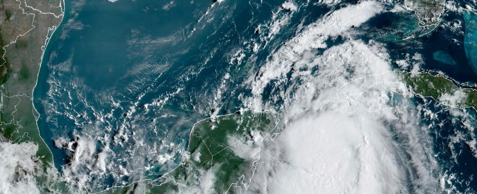 Florida braces for storm Idalia