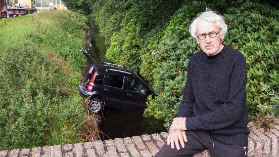 Harm Jan drove his wifes car into the canal at