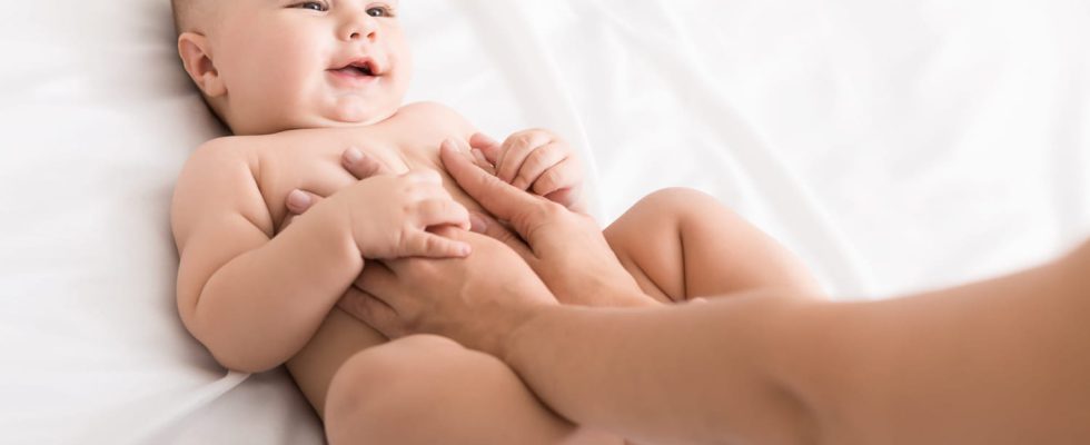 How to massage baby to relieve him and help him