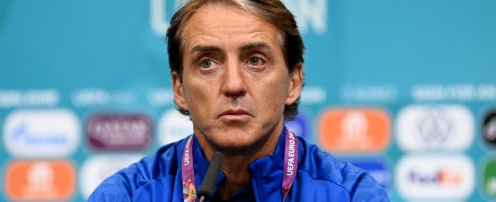 Italy coach Roberto Mancini has tendered his resignation