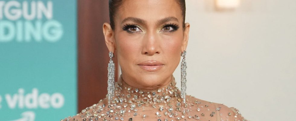 Jennifer Lopez or her doppelganger His incredible lining ignites social