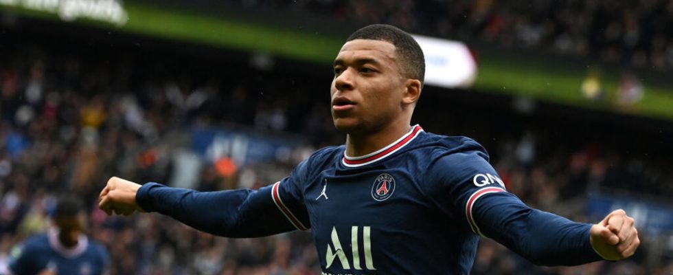 Kylian Mbappe returns to the PSG first team