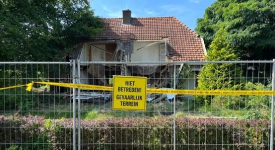 No risk of contamination from asbestos at the heavily damaged
