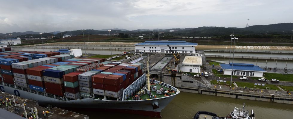 Panama Canal a hundred ships blocked due to drought
