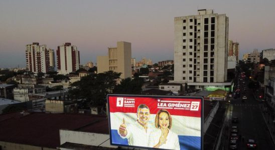 Paraguay Santiago Pena elected last April takes office