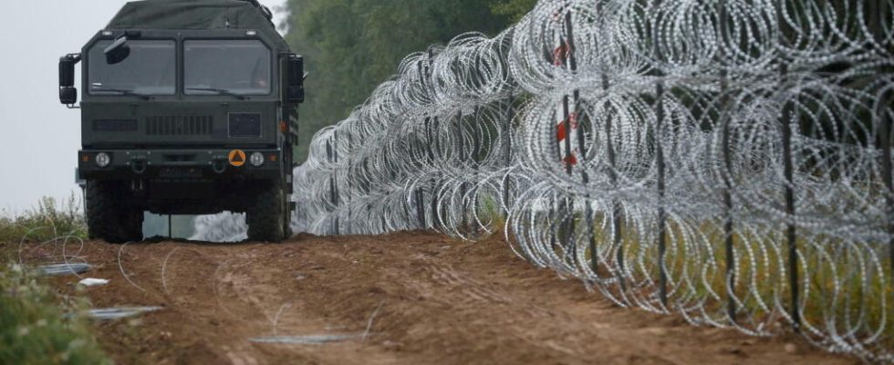 Poland sends additional soldiers to the Belarusian border for fear