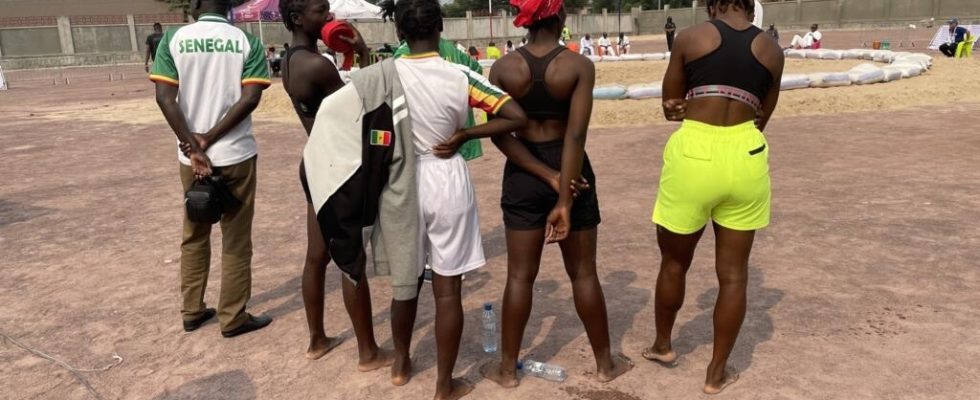Senegalese female wrestlers face prejudice