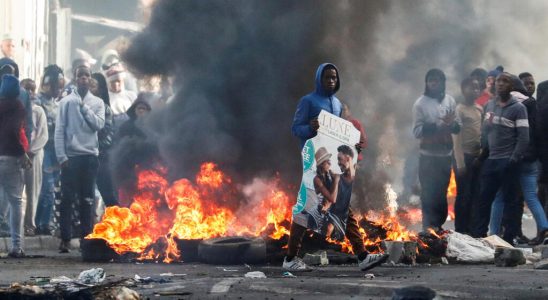 South Africa a violent taxi strike paralyzes Cape Town and