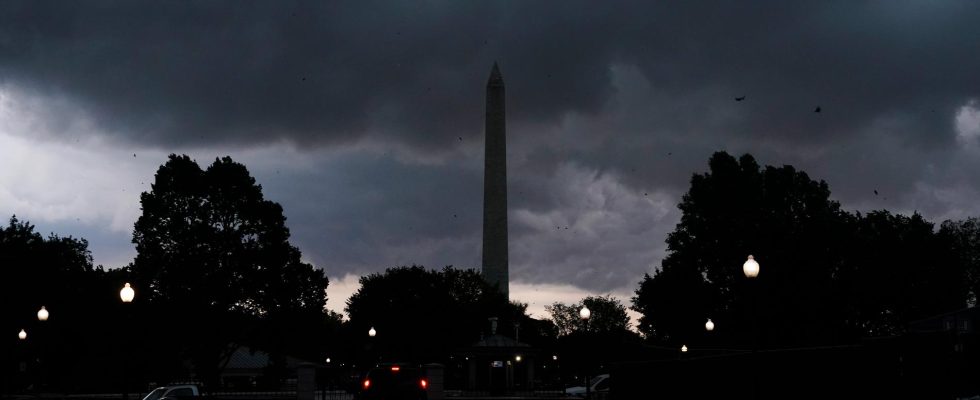Storms hit the US at least two dead