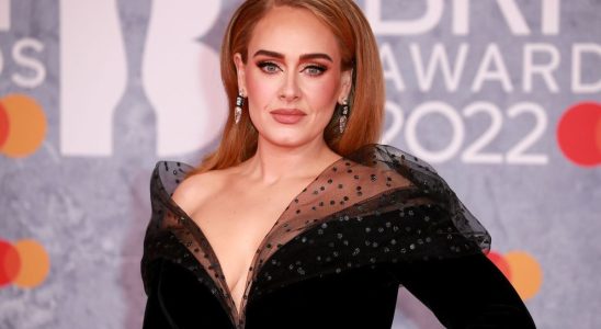 The singer Adele stopped by a crisis of sciatica How