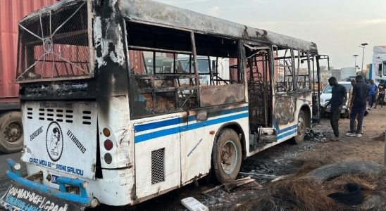 Two dead in a burned bus in Dakar a terrorist