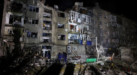Ukraine Russian strike on building kills at least seven