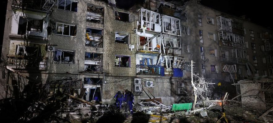 Ukraine Russian strike on building kills at least seven