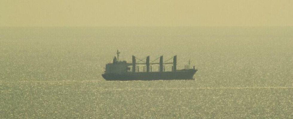Ukraine a second freighter left the port of Odessa despite