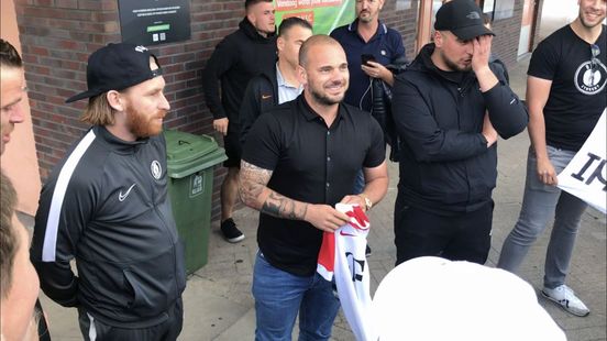 Wesley Sneijder not in Ajax staff for the time being