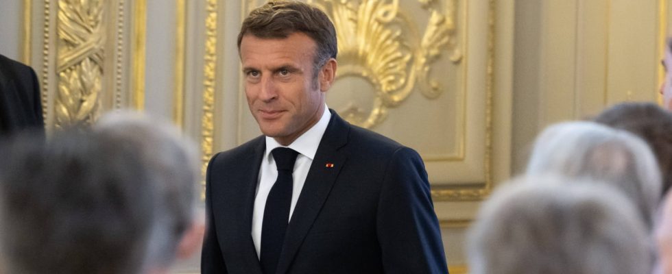 Will Macron announce new measures 12 hours of discussions with