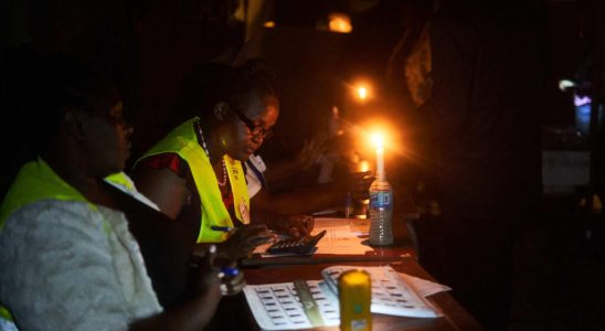 Zimbabwe elections extended by a day due to delays opposition