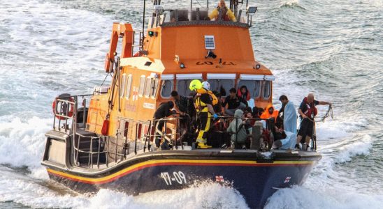 at least six Afghans dead in Channel shipwreck
